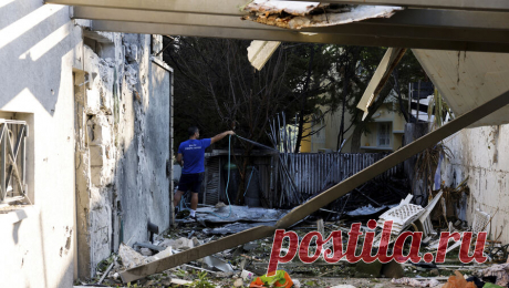 Ракета попала в дом пожилой женщины в израильском Ашдоде. 70-летняя женщина погибла в результате ракетного обстрела со стороны сектора Газа по территории Израиля утром 7 октября. Об этом сообщила израильская государственная радиовещательная компания Kan. Отмечается, что погибшая проживала в ...