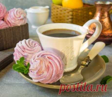 Ягодный зефир на Вкусном Блоге Весна – время трясти морозилки 🙂 У меня вот натряслось некоторое количество разных ягод. И я решила сделать из этого микса зефир. Поскольку с основе – разносортица с разным содержанием пектина, в состав я добавила еще и порошковый пектин для верности. И не ошиблась. Это очень вкусно, нежно и ароматно…