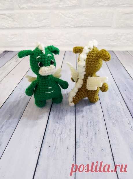 PDF Дракончик Дино крючком. FREE crochet pattern; Аmigurumi toy patterns. Амигуруми схемы и описания на русском. Вязаные игрушки и поделки своими руками #amimore - дракон, маленький дракончик из обычной пряжи, динозавр, динозаврик.