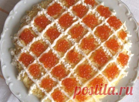 Салат с кальмарами, икрой и сыром / Простые рецепты