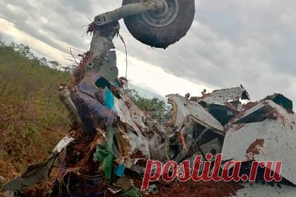 Появились первые фотографии с места жесткой посадки Ан-28 под Томском. Появились первые фотографии с места жесткой посадки самолета Ан-28 в Томской области. Самолет Ан-28 пропал с радаров в Бакчарском районе Томской области при перелете из Кедрово в Томск. Позднее появился сигнал от аварийного маяка. Перед вылетом борт задержался на несколько часов из-за непогоды.