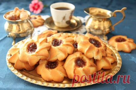 Курабье бакинское. Всем привет, мира и покоя вам и вашим близким! печенье! Самое известное печенье советского времени, оказалось простейшим в приготовлении. Как всегда неизменно вкусное, нежное и рассыпчатое. Любимый джем обогатит вкус этой восточной сладости и соберет за чашкой ароматного чая или терпкого кофе всю…