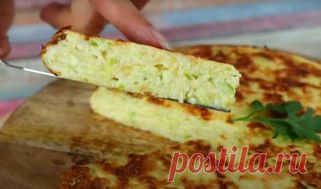 За копейки. Самый вкусный рецепт из кабачков: готовлю всё лето и осень Запеканка с кабачками — это питательное и вкусное блюдо, которое может стать отличным выбором для завтрака или лёгкого ужина. Оно сочетает в себе нежный вкус запеканки с полезными свойствами кабачков, которые богаты витаминами и минералами. Для получения запеканки нужно соединить кабачок с яйцами, мукой и сметаной. В результате получается сочная запеканка, которую можно подавать с […]