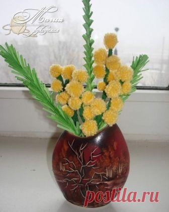 Учимся делать букет мимоз из маленьких помпончиков.