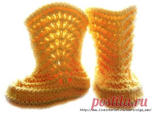 Вяжем пинетки - сапожки спицами.