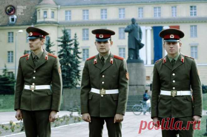 Конец советской эпохи в Германии / Назад в СССР / Back in USSR
