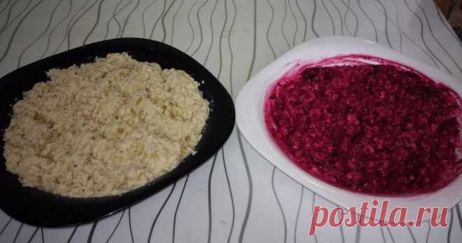 Две вкусные начинки к блинчикам Автор рецепта Екатерина Лаптева Классный рецепт - Две вкусные начинки к блинчикам! Пикантная свекольно-сырная и сочная куриная