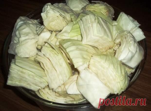 (10) Полезности: как правильно шинковать капусту - БУДЕТ ВКУСНО! - медиаплатформа МирТесен Чтобы капуста никогда не горчила, хрустела после квашения, а после тушения оставалась сочной и мягкой, нужно ее правильно выбирать и… резать. Даже нож, выбранный для этого, влияет на вкус овоща. Нашла кулинарные лайфхаки по шинковке, которые доказывают, что успех блюда зависит не от везения.