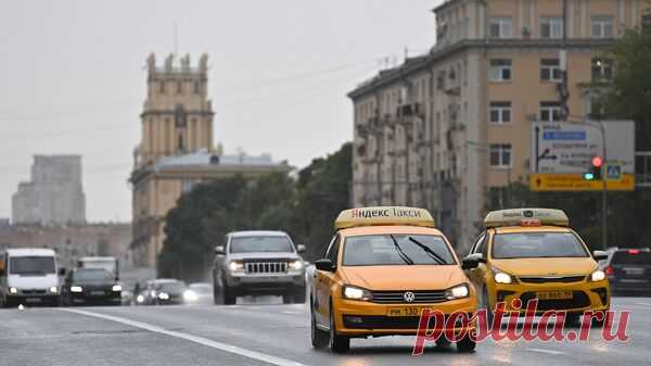 "Яндекс Такси" стал запрещать в Москве посадку в местах без стоянок