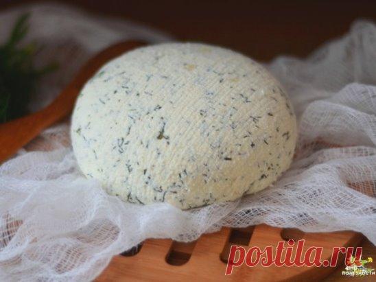 Она сделала так: взяла 1 банку молока, добавила 100 мл уксуса и получила вкусный домашний сыр
Вот буквально неделю назад попробовала этот домашний сыр из молока в гостях у соседки. Мой первый вопрос был: «Где она его купила?».
Ответ удивил меня, оказывается она сама его приготовила, да еще и так просто.