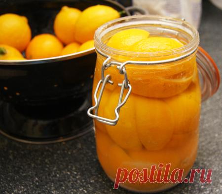 Квашеные лимоны по -Магрибски Решила, по-скорому записать рецепт солёных лимонов... Делала их в начале сентября, уже они заканчиваются, и сегодня вдруг испугалась, что могу забыть рецепт. Солёные лимоны - блюдо магрибской кухни. Э…