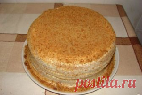 Сметанник на скорую руку Сметанник на скорую руку - очень вкусный и нежный торт. Готовить его легко и быстро. Кушать с чаем и удовольствием :)