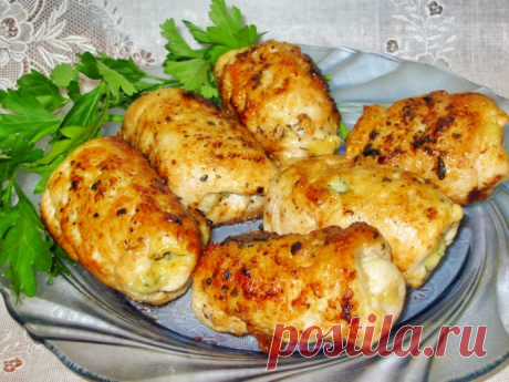 Куриные рулетики с грибами и сыром в сметанном соусе