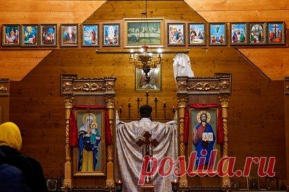 На Украине священник ПЦУ избил клирика УПЦ. На западе Украине клирик Православной церкви Украины (ПЦУ) избил священника канонической Украинской православной церкви (УПЦ). Инцидент произошел на территории Михайловской церкви в селе Шкаров Ровенской области. Пострадавший обратился в правоохранительные органы и снял побои.