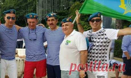 На второй день свадьбы Пескова и Навки гости пришли в беретах ВДВ