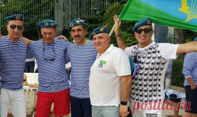 На второй день свадьбы Пескова и Навки гости пришли в беретах ВДВ
