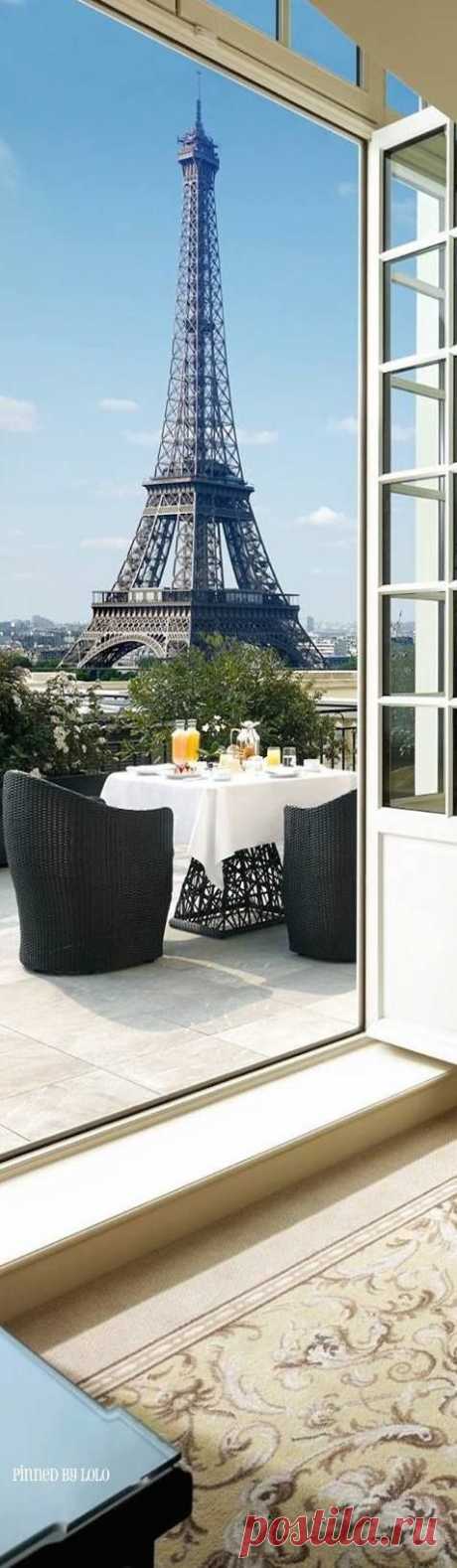 Fascinating view of the Eiffel at breakfast - France
