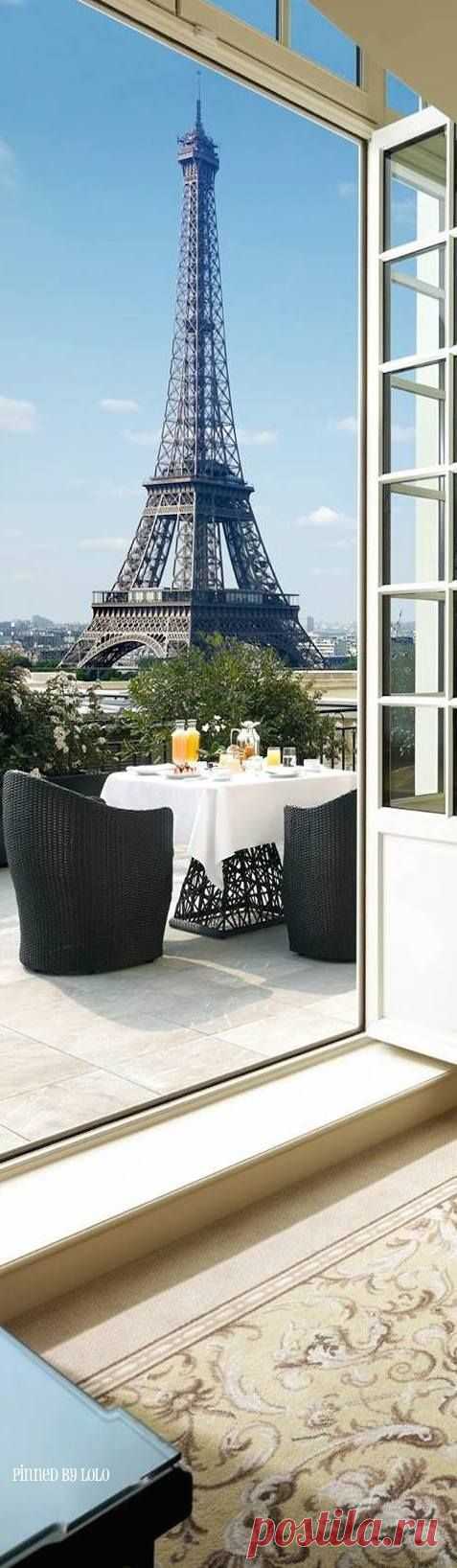 Fascinating view of the Eiffel at breakfast - France