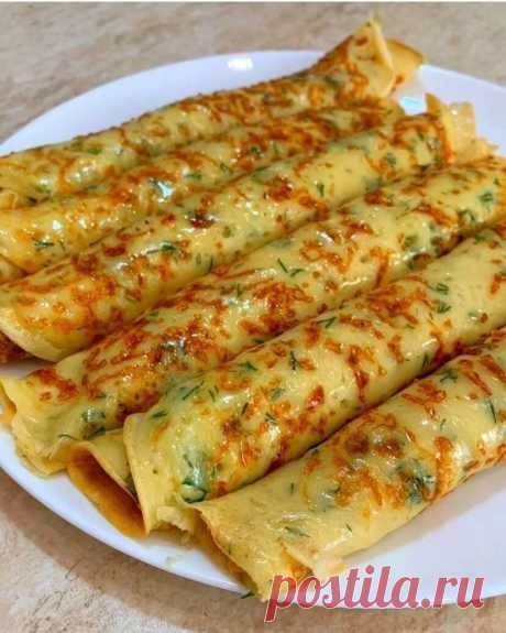 Сырные блинчики 
 
Я к вам с блинчиками, очень-очень вкусными! В горячем виде просто ум отъешь! Мне кажется их можно кушать бесконечно... 
 
Ингредиенты 
 
 1,5ст молока 
 2шт яиц 
 1ст муки 
 150гр сыра 
 0,5ч.л. соли 
 1ч.л. сахара 
 1ч.л. разрыхлителя 
 укроп 
 растительное масло 
 
Приготовление 
 
Смешать теплое молоко с сахаром, солью и яйцами. 
Добавить просеянную муку с разрыхлителем. 
Сыр натереть на мелкой терке, добавить в жидкую массу. 
Затем добавить мелко пор...