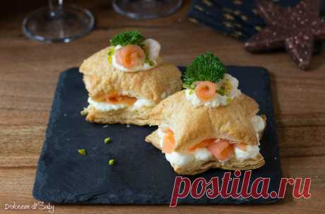 Stelle di sfoglia e salmone veloci e scenografiche - Dolcezze di Saby Le stelle di sfoglia e salmone sono veloci e scenografiche perfette per un aperitivo o come un antipasto sfizioso e simpatico.