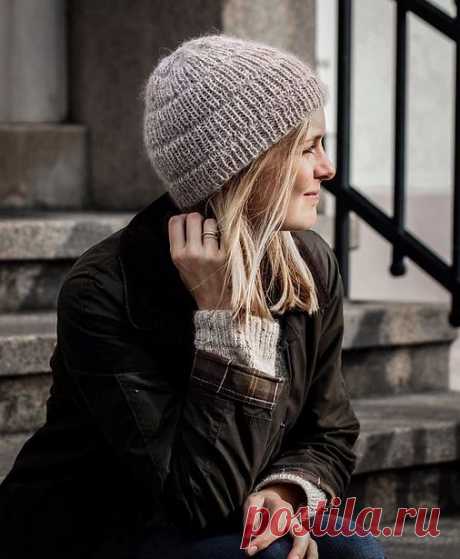 Серая стильная шапка лицевой вязкой ANKER’S HAT BY PETITEKNIT