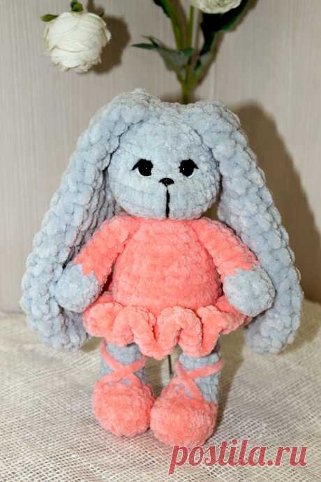 PDF Зайка балеринка Лика крючком. FREE crochet pattern; Аmigurumi toy patterns. Амигуруми схемы и описания на русском. Вязаные игрушки и поделки своими руками #amimore - зайка из плюшевой пряжи, заяц, плюшевый зайчик, кролик, зайчонок, крольчонок.