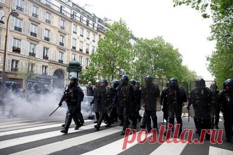 Полиция Парижа применила дубинки на первомайской манифестации