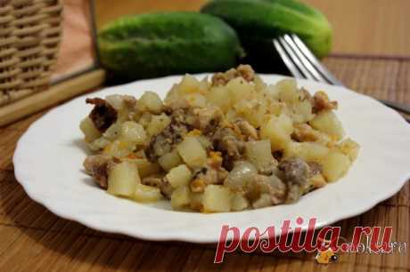 Картофель с мясом, запеченный в пакете Картофель с мясом, запеченный в пакете - простое в приготовлении, но очень вкусное домашнее блюдо. Замечательный вариант для семейного ужина или обеда. Понравится и детям, и взрослым. К этому блюду подайте свежие или малосольные огурчики или помидоры.