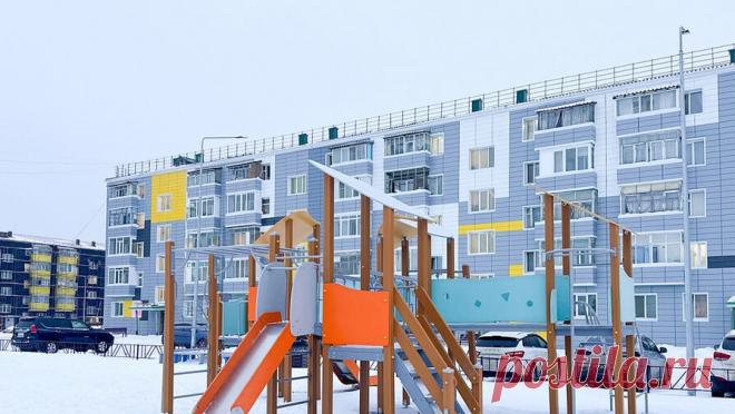 Три губернатора Ямала рассказали о вызовах разных эпох. Три губернатора Ямала дали совместное интервью в честь 95-летия округа. В диалоге, организованном медиахолдингом "Ямал-медиа", приняли участие действующий глава ЯНАО Дмитрий Артюхов, а также его предшественники - Дмитрий Кобылкин ...