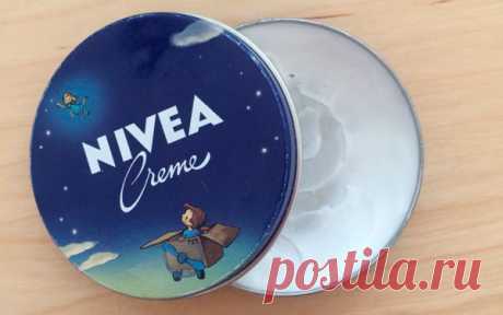 Многие люди используют крем Nivea в маленьких синих баночках и совершенно не знают все способы его применения.