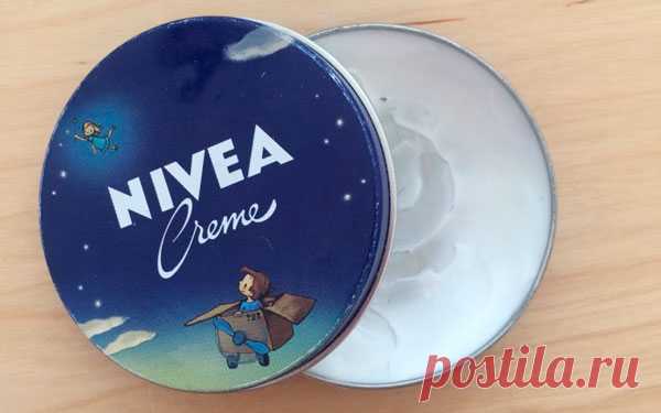 Многие люди используют крем Nivea в маленьких синих баночках и совершенно не знают все способы его применения.