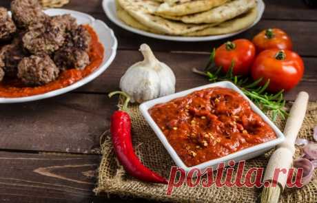 ГРУЗИНСКИЙ ТОМАТЫЙ СОУС  

Универсальный соус, но очень вкусный соус, который готовится легко и из самых доступных продуктов, а результат получается восхитительный. Подавать такой соус можно к жаренному мясу, особенно шашлык…