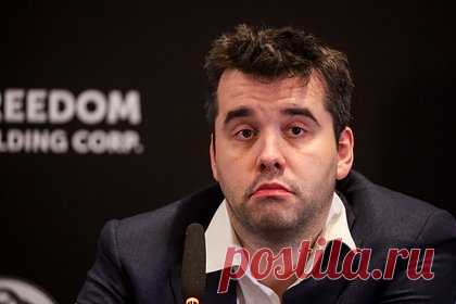 Тренер Непомнящего рассказал о потерянном шахматистом весе в матче с Лижэнем. Сергей Кишнев, тренер российского гроссмейстера Яна Непомнящего, рассказал о том, как шахматист терял вес в матче за мировую шахматную корону с китайцем Дином Лижэнем. По словам специалиста, в напряженных партиях россиянин худел на 1,2 килограмма. «Эту потерю калорий необходимо восполнять», — заявил он.