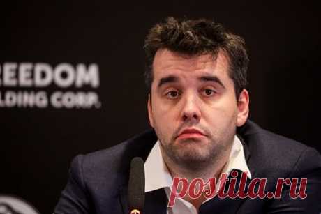 Тренер Непомнящего рассказал о потерянном шахматистом весе в матче с Лижэнем. Сергей Кишнев, тренер российского гроссмейстера Яна Непомнящего, рассказал о том, как шахматист терял вес в матче за мировую шахматную корону с китайцем Дином Лижэнем. По словам специалиста, в напряженных партиях россиянин худел на 1,2 килограмма. «Эту потерю калорий необходимо восполнять», — заявил он.