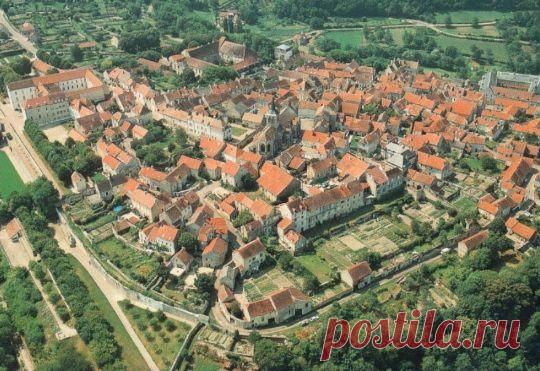 Флавиньи-сюр-Озрен (Flavigny-sur-Ozerain) описание и фото. Франция: Бургундия