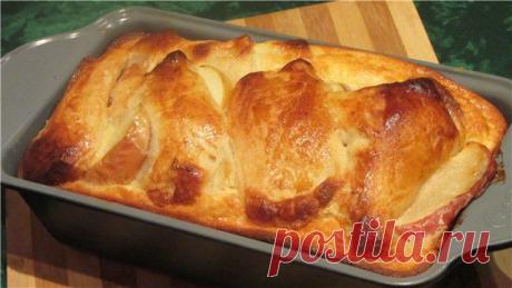 Ленивый слоеный пирог с яблоками.