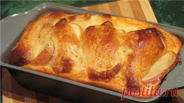 Ленивый слоеный пирог с яблоками.