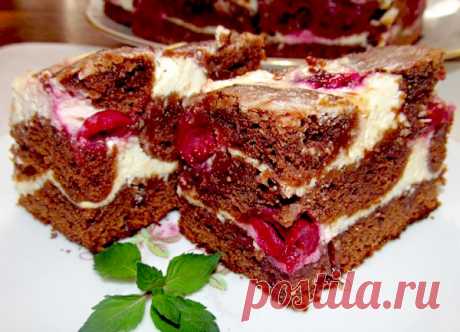 Шоколадный брауни с творогом и вишней