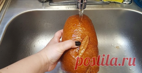 Подставь батон под струю воды. И вот что получиться в результате!