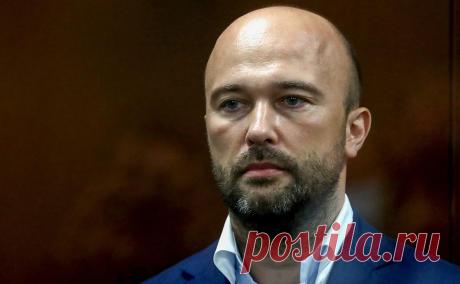 Дмитрия Мазурова приговорили к 10 годам колонии. Суд приговорил бизнесмена Дмитрия Мазурова к 10 годам колонии строгого режима за мошенничество, растрату и организацию нападения на модель Юлию Мильштейн, передает ТАСС.