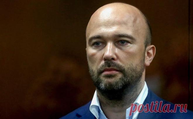 Дмитрия Мазурова приговорили к 10 годам колонии. Суд приговорил бизнесмена Дмитрия Мазурова к 10 годам колонии строгого режима за мошенничество, растрату и организацию нападения на модель Юлию Мильштейн, передает ТАСС.