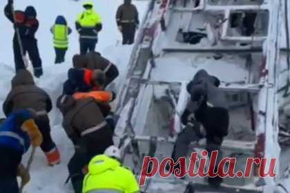 Спасение попавшего под лавину россиянина сняли на видео