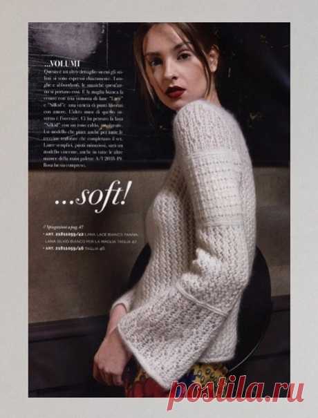 ДЖЕМПЕР
Пряжа для данной модели использовалась двух видов: 125 (150) г кремово-белой шерсти, 200 (225) белой шерсти. Схема для вязания дана на размеры 42, 46 (итальянские размеры). Спицы № 3,5 и 4 мм. Плотность вязания: 24 п и 33 ряд (26 п и 36 ряд) = 10 х 10 см.
Перед вязать спицами 4 мм 90 (98) п платочной вязкой 2 ряда. Прибавить петли 19 (21) п. Вязать узором: 2 (0) п лицевой гладью, 105 (119) п узора и 2(0) лицевой гладью. Для приталивания через 10 ряд убавить по 1 ...
