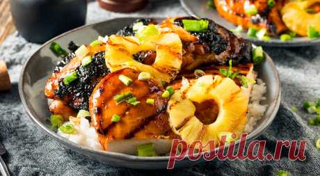 15 интересных и вкусных блюд с ананасом, которые сможет приготовить каждый — читать на Gastronom.ru Ананас — один из самых популярных и доступных тропических фруктов. Он превосходно сочетается с морепродуктами, с курицей, грибами и вяленым мясом, добавляя любому блюду приятную сладость и нотку свежести. Расскажем, какие интересные блюда можно приго - статья на кулинарном сайте Gastronom.ru