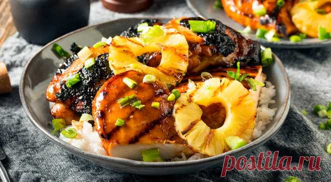 15 интересных и вкусных блюд с ананасом, которые сможет приготовить каждый — читать на Gastronom.ru Ананас — один из самых популярных и доступных тропических фруктов. Он превосходно сочетается с морепродуктами, с курицей, грибами и вяленым мясом, добавляя любому блюду приятную сладость и нотку свежести. Расскажем, какие интересные блюда можно приго - статья на кулинарном сайте Gastronom.ru