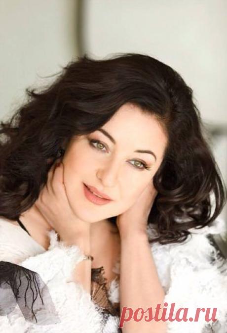 &quot;Женщина должна уметь носить кринолин, духи и возраст&quot;.