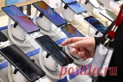 «Авито» начал покупать смартфоны своих пользователей. Интернет-сервис «Авито» решил выкупать смартфоны у своих пользователей. Компания будет ремонтировать приобретенные телефоны, партнером проекта стал сервис ремонта телефонов «Педант». Впоследствии «Авито» будет перепродавать смартфоны, снабжая их гарантией от трех месяцев до года.