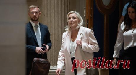 Ле Пен начнёт президентскую кампанию под лозунгом возрождения Франции. Баллотирующаяся в президенты Франции Марин Ле Пен рассказала, что начнёт свою кампанию под лозунгом возрождения Франции. Читать далее