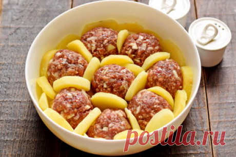 Вкуснятина из фарша и картошки.  Люблю блюда, когда мясо и гарнир готовятся одновременно. Это экономит время и получается вкусно. Вот один из таких рецептов. Запеканка получается сытной и вкуснейшей.
