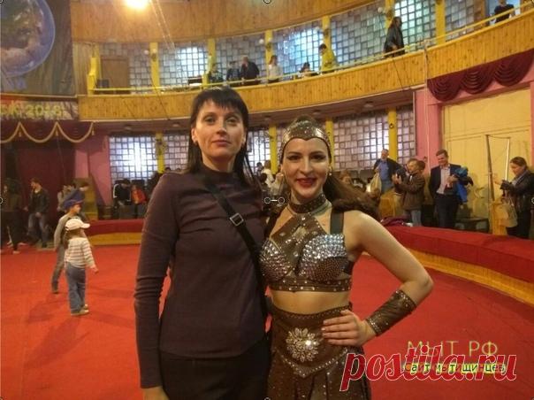 Вчера были на выпускном в Цирковом училище имени М.Н. Румянцева Карандаша. 

Поздравляем выпускницу- жительницу нашего дома 49 Ладу Дегтяреву https://vk.com/ladamoore 

Желаем творческих и жизненных успехов! 

P.S. Фото- и видеосъемка была запрещена, так как исполнялись авторские эксклюзивные номера. Ребята очень старались и шоу получилось лучше и интереснее, чем можно увидеть во время представлений в цирке. 
Возможно это связано с тем, что ребята хотели максимально прояви...